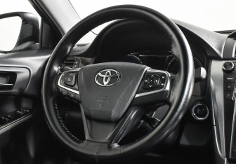 Подержанный автомобиль Toyota Camry Sedan 2017 года (12 фото)