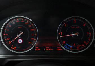 Подержанный автомобиль BMW X6 2017 года (11 фото)