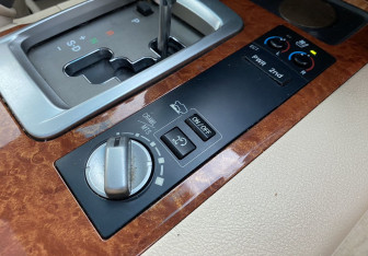 Подержанный автомобиль Toyota Land Cruiser Suv 2013 года (15 фото)