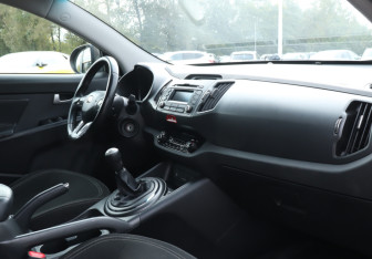 Подержанный автомобиль Kia Sportage 2010 года (9 фото)