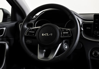 Подержанный автомобиль Kia Ceed Hatchback 2022 года (13 фото)