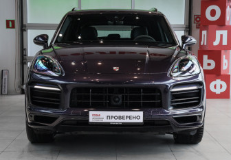 Подержанный автомобиль Porsche Cayenne 2019 года (2 фото)