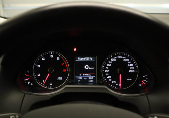 Подержанный автомобиль Audi Q5 2015 года (15 фото)