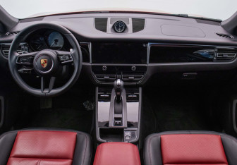 Подержанный автомобиль Porsche Macan 2023 года (13 фото)