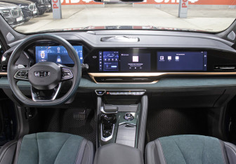 Подержанный автомобиль Geely Monjaro 2023 года (14 фото)