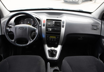 Подержанный автомобиль Hyundai Tucson 2006 года (12 фото)