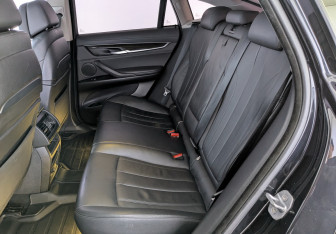 Подержанный автомобиль BMW X6 2016 года (12 фото)