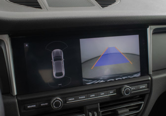 Подержанный автомобиль Porsche Macan 2019 года (18 фото)