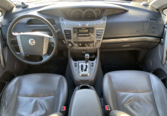 Подержанный автомобиль SsangYong Stavic 2013 года (10 фото)