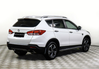 Подержанный автомобиль DongFeng AX7 2017 года (3 фото)