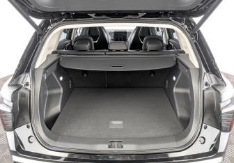 Подержанный автомобиль Hongqi HS3 2024 года (10 фото)