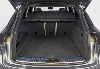 Подержанный автомобиль Porsche Cayenne 2019 года (10 фото)