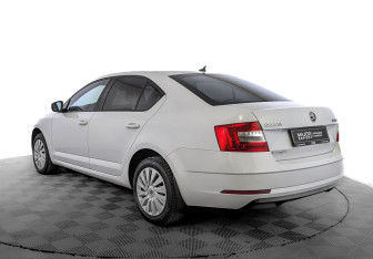 Подержанный автомобиль Skoda Octavia Liftback 2020 года (7 фото)