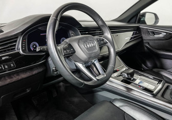 Подержанный автомобиль Audi Q8 2018 года (13 фото)