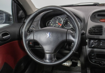 Подержанный автомобиль Peugeot 206 Hatchback 2007 года (15 фото)