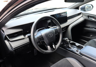 Подержанный автомобиль Toyota Camry Sedan 2025 года (7 фото)