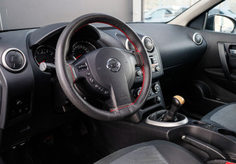 Подержанный автомобиль Nissan Qashqai 2012 года (13 фото)