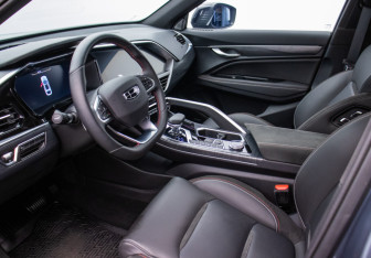 Подержанный автомобиль Geely Tugella 2023 года (10 фото)