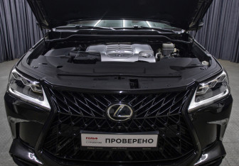 Подержанный автомобиль Lexus LX 2015 года (9 фото)