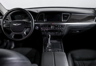 Подержанный автомобиль Hyundai Genesis 2016 года (12 фото)