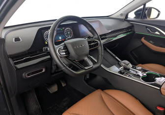 Подержанный автомобиль Omoda C5 2023 года (17 фото)