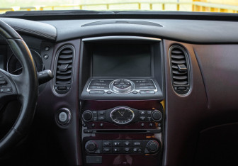 Подержанный автомобиль Infiniti QX50 2016 года (11 фото)