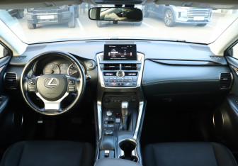 Подержанный автомобиль Lexus NX 2015 года (12 фото)