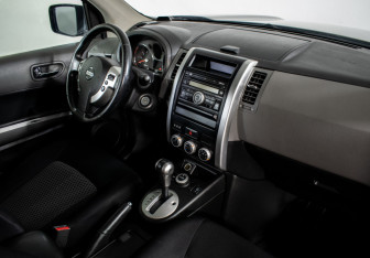 Подержанный автомобиль Nissan X-Trail 2008 года (10 фото)