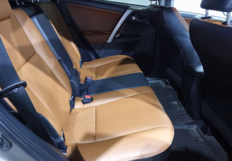 Подержанный автомобиль Toyota RAV4 2019 года (17 фото)