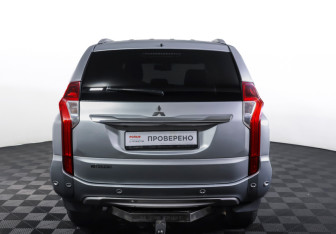 Подержанный автомобиль Mitsubishi Pajero Sport 2018 года (6 фото)