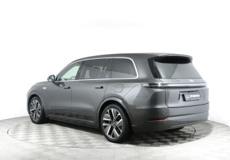 Подержанный автомобиль LiXiang L9 2024 года (7 фото)