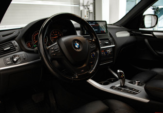 Подержанный автомобиль BMW X3 2012 года (7 фото)