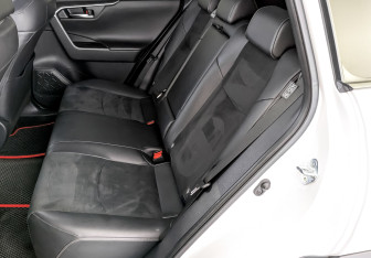 Подержанный автомобиль Toyota RAV4 2021 года (12 фото)