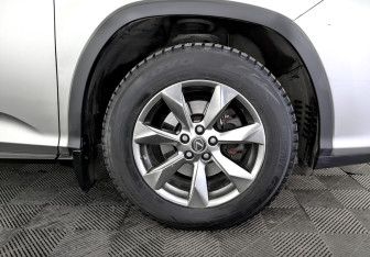 Подержанный автомобиль Lexus RX 2019 года (18 фото)
