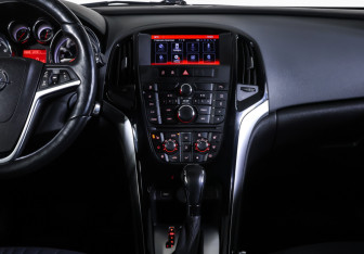 Подержанный автомобиль Opel Astra Hatchback 2014 года (14 фото)