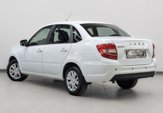 Подержанный автомобиль LADA (ВАЗ) Granta Sedan 2023 года (7 фото)