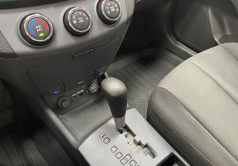 Подержанный автомобиль Hyundai Elantra Sedan 2009 года (14 фото)