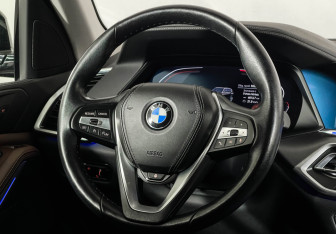 Подержанный автомобиль BMW X5 2021 года (15 фото)