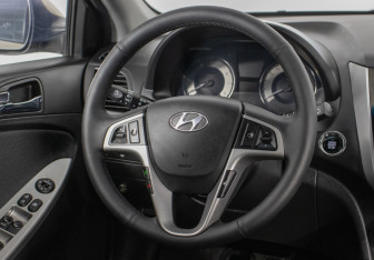 Подержанный автомобиль Hyundai Solaris Hatchback 2014 года (15 фото)