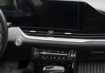 Подержанный автомобиль FAW Bestune B70 2023 года (15 фото)