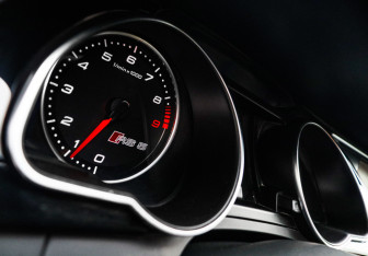 Подержанный автомобиль Audi RS 5 Coupe 2011 года (22 фото)