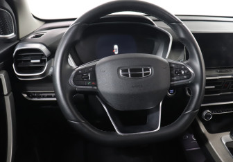 Подержанный автомобиль Geely Coolray 2023 года (18 фото)