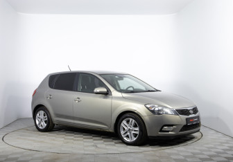 Подержанный автомобиль Kia Ceed Hatchback 2010 года (3 фото)