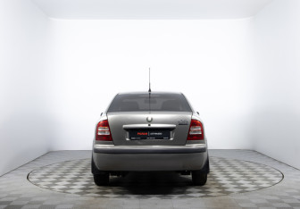 Подержанный автомобиль Skoda Octavia Liftback 2008 года (6 фото)