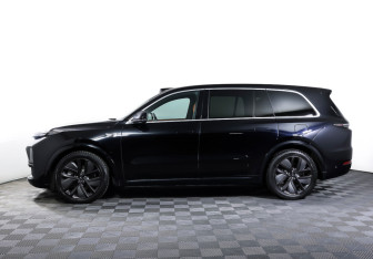 Подержанный автомобиль LiXiang L9 2023 года (8 фото)