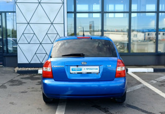 Подержанный автомобиль Kia Cerato Hatchback 2006 года (6 фото)