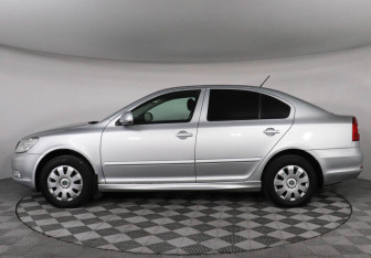 Подержанный автомобиль Skoda Octavia Liftback 2012 года (8 фото)