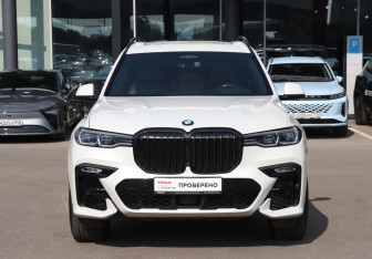 Подержанный автомобиль BMW X7 2020 года (2 фото)