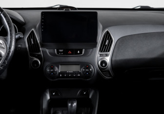 Подержанный автомобиль Hyundai ix35 2010 года (13 фото)