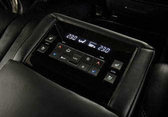 Подержанный автомобиль Lexus LX 2017 года (25 фото)